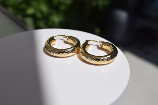 Twist Gold hoop